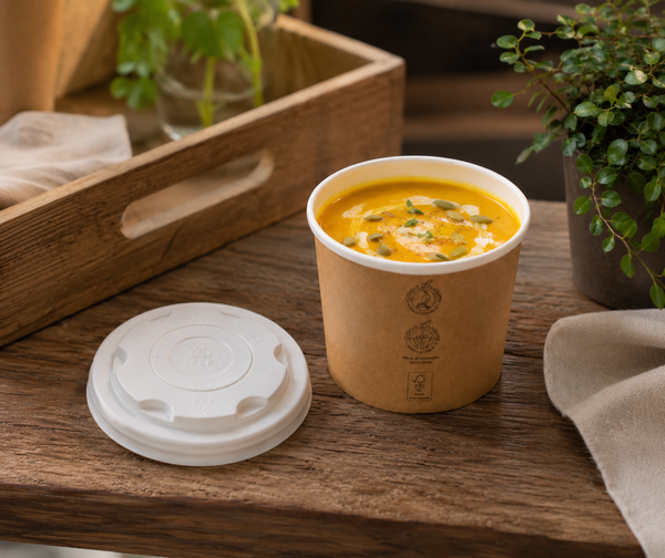 500x G2N Deli-Soup Container – Suppenbecher aus Karton mit PLA-Beschichtung, FSC®-zertifiziert – Beispielbild im Einsatz